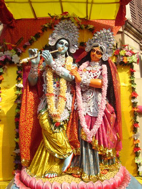 File:Radha Krishna (Kolkata).JPG - Wikimedia Commons