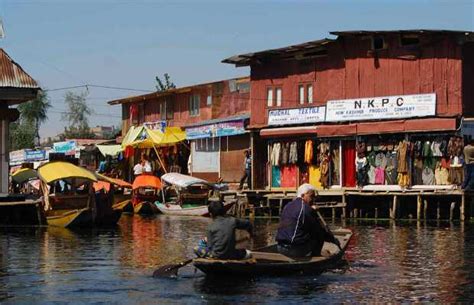 Dal Lake Floating Market in Srinagar: 2 reviews and 7 photos