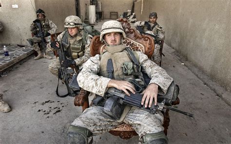 Marines taking a break during the second battle of Fallujah, 2004 [3840x2400] : r/MilitaryPorn