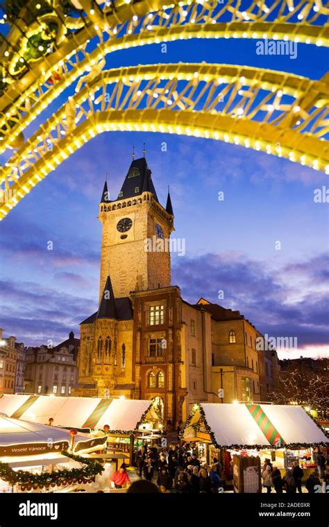 Old Town square, Christmas market in Prague (UNESCO), Czech republic ...