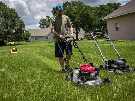 Honda Commercial Lawn Mower Review - HRC216HXA Self-Propelled