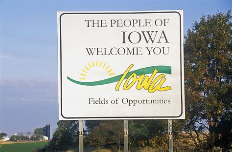 Which States Border Iowa? - WorldAtlas