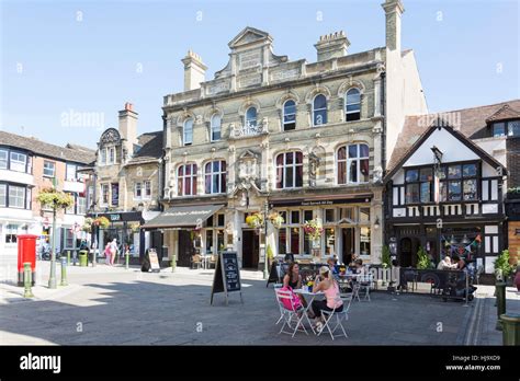 Horsham town centre hi-res stock photography and images - Alamy