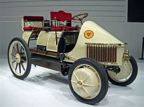 1900 Lohner-Porsche. World's first hybrid car | Hybrid car, First hybrid car, Porsche