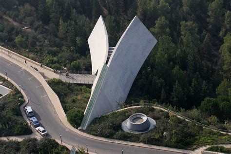 Yad Vashem designer Moshe Safdie among winners of Israel’s coveted Wolf ...