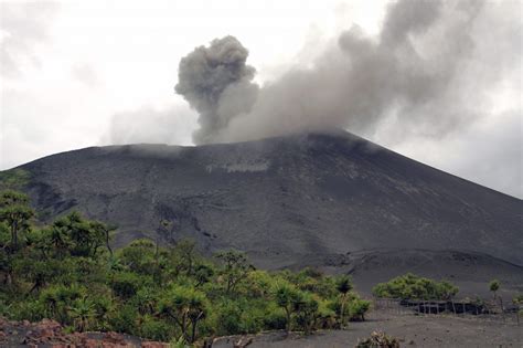 Mount Yasur: Detailed Guide To The (Active) Volcano in Vanuatu