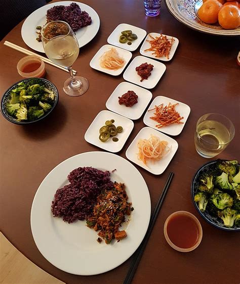 X-post to show my homemade Korean(-ish) meal: Purple Rice, Spicy Tuna ...