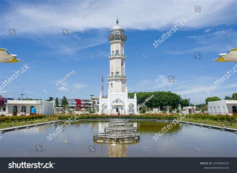 Tower Masjid Raya Baiturrahman Blue Sky Stock Photo 2226502537 ...