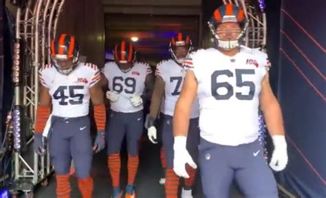 Chicago Bears wear 1936 throwback uniforms from segregation past