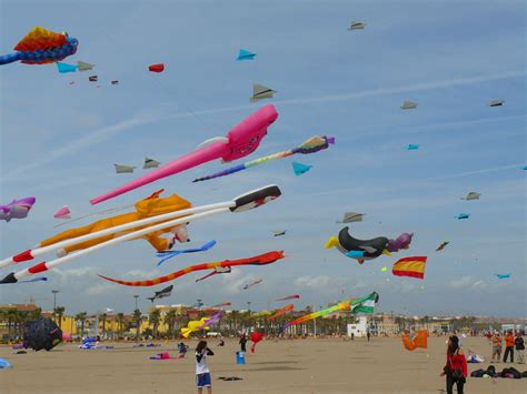 El Festival del Viento y sus cometas llenaron el cielo valenciano con ...