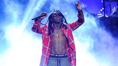 Lil Wayne’s Tour Bus Shot at in Atlanta – The Hollywood Reporter