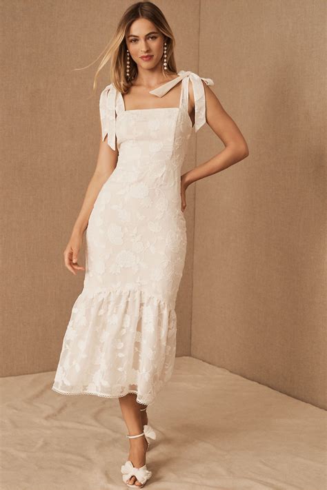 35 Beautiful Courthouse Wedding Dresses You'll Love - WeddingWire