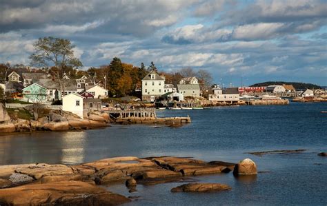 18 Best Small Towns in Maine for a Weekend Getaway