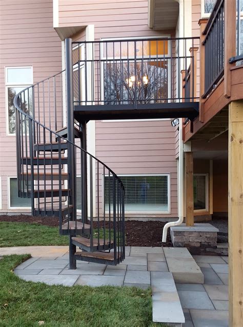 Deck with Spiral Stair Case - Picture 6450 | Decks.com