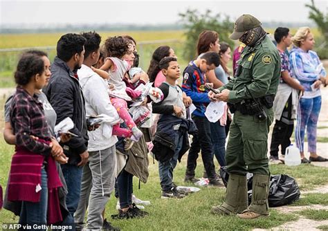 Texas reclaims three islands in the Rio Grande to stem flow of migrants ...