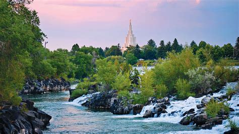 Greenbelt Trail on the Snake River in Idaho Falls, Idaho - Yellowstone ...