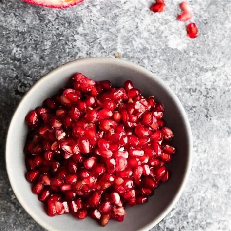 How to Eat a Pomegranate - Sweet Peas and Saffron