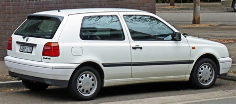 File:1995-1996 Volkswagen Golf (1H) CL 3-door hatchback 02.jpg - Wikimedia Commons