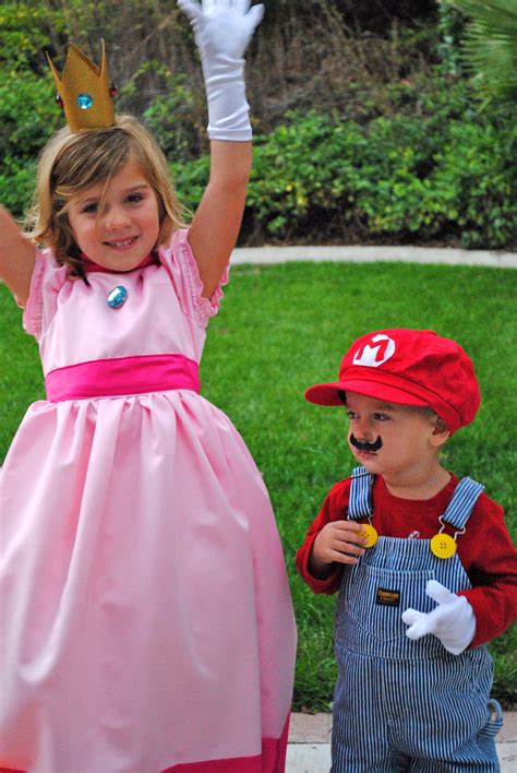 √ Matching Sister Halloween Costumes