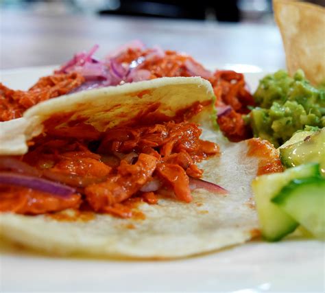 Mexican cuisine with Yasbenia: Achiote Chicken Tacos – SocialCooking.no