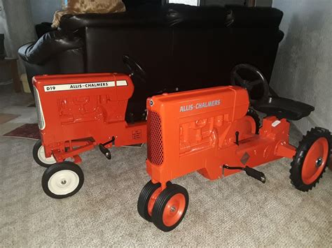 Allis Chalmers D19 D17 pedal tractor | Tractor toy, Pedal tractor, Farm ...