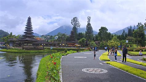 Ulun Danu Beratan Temple Guide & Entrance Fee - IdeTrips