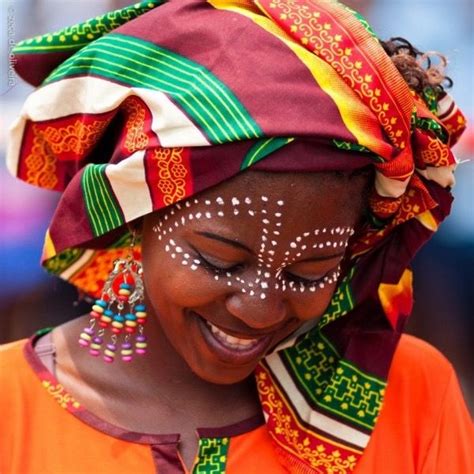 Mozambique woman | African beauty, Mozambique, Traditional outfits