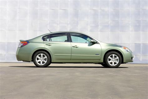 Nissan Altima Hybrid Named To "Top 10 Green Cars" By Kelley Blue Book's ...