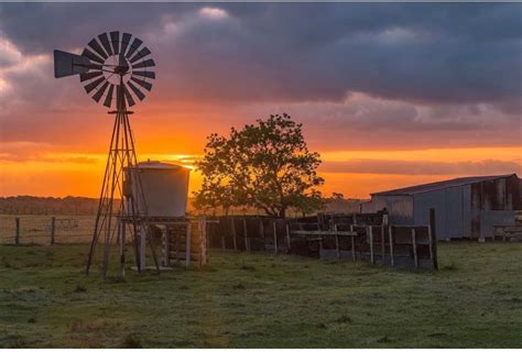 Pin on Beautiful Barns and Windmills!