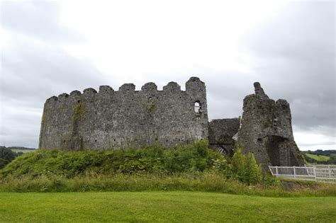 Restormel Castle © Bill Harrison cc-by-sa/2.0 :: Geograph Britain and Ireland