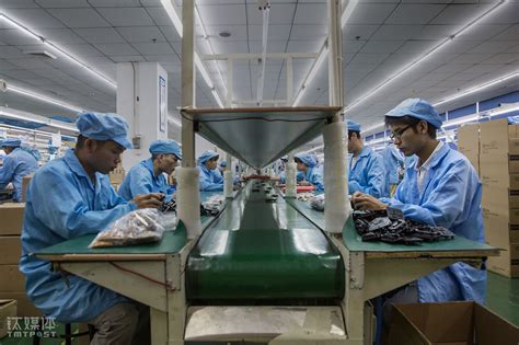 Photo Gallery: The Life Of Millennial Assembly Line Workers in China