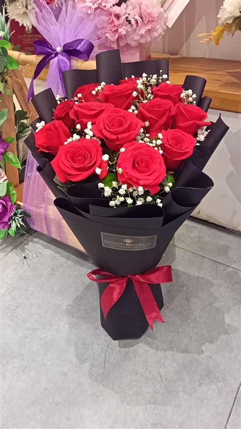 One Dozen of Red Roses Best. Online Flowers .SendFlowers.pk