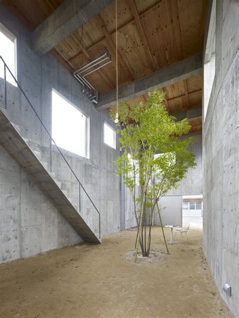 Industrial Chic Concrete House with Interior Courtyard