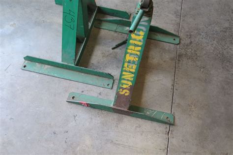 Qty 2 Greenlee 683 Screw-Type Reel Stand Capacity 2500 lbs. - Oahu Auctions