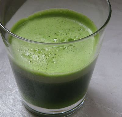 healthy girl cooking: Apple-Spinach Juice