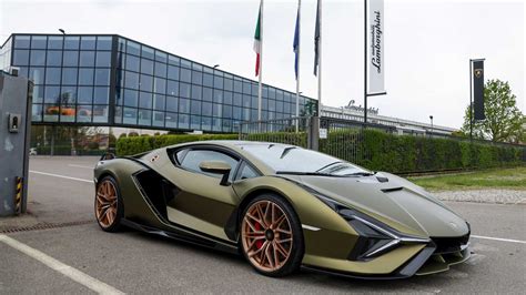 Lamborghini Sian, prova della supercar ibrida da 819 CV