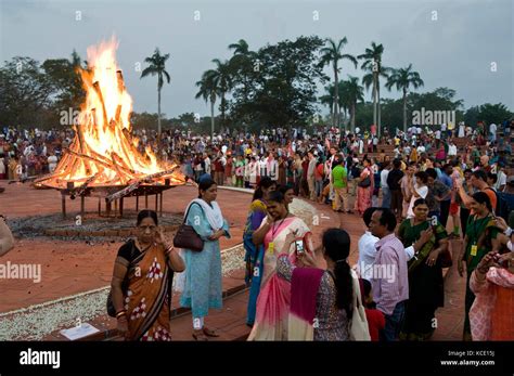 AUROVILLE, INDIA, 28th february: The Bonfire in the Matrimandir Stock Photo: 162577454 - Alamy