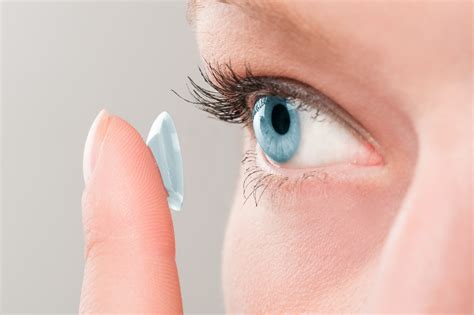 Monthly vs Daily Contact Lenses: Which Is Better for You?