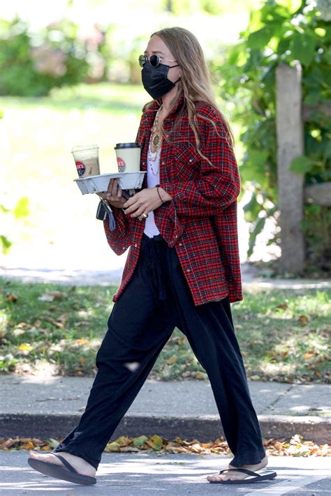 Mary-Kate Olsen Serves Up the Most Luxurious Grunge Look Ever | Vogue