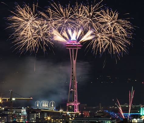 Seattle New Year's Fireworks from the Space Needle - Equal Motion