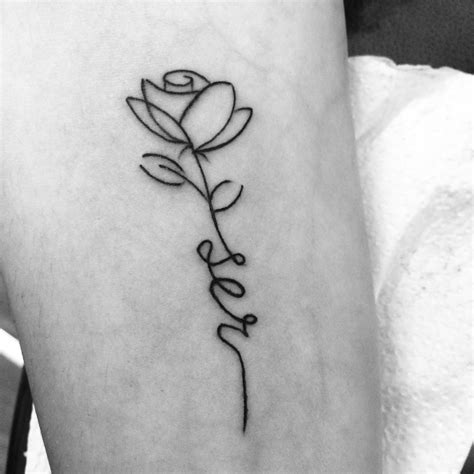 minimalist rose tattoo © Juliopromisetattoo Tatuador en @promisetattoocrew Simple Tribal Tattoos ...