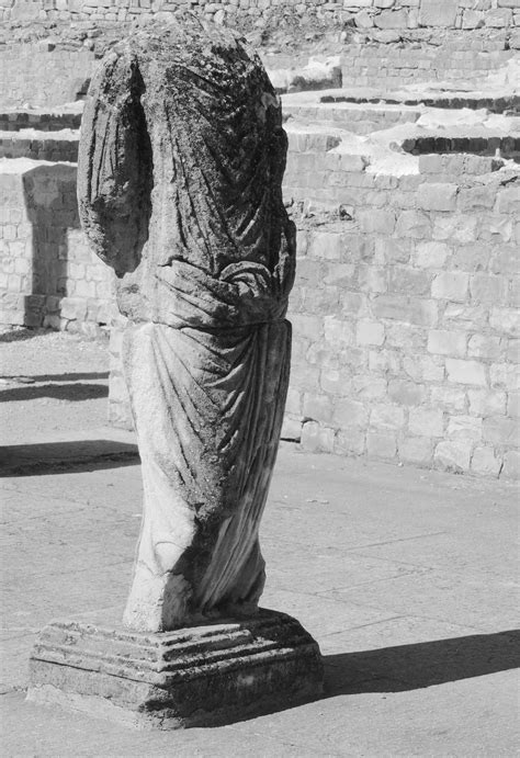 Headless roman era statue, Vaison-la-Romaine, Vaucluse, 2016. - Tumblr Pics