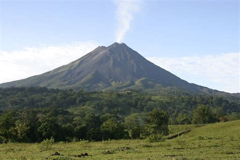 Bestand:Arenal-Volcano.jpg - Wikipedia