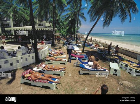 Kenya Mombasa Beach Hotel Stock Photo - Alamy