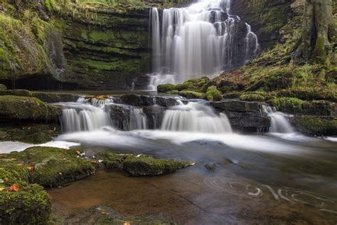 Yorkshire Dales National Park on AboutBritain.com