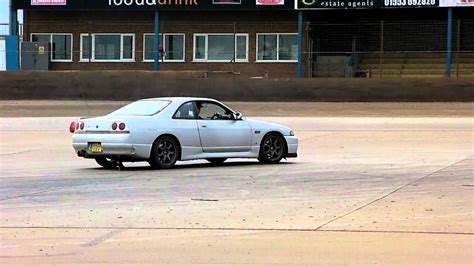 Drifting R33 Skyline - YouTube