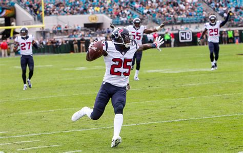 Texans' defense provides better returns with pick-six, pair of takeaways