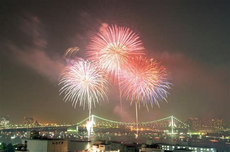 Fireworks In Tokyo Bay, Tokyo, Japan Photograph by Keiko Iwabuchi