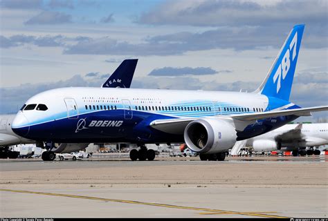 Boeing 787-8 Dreamliner picture #01 - Barrie Aircraft Museum