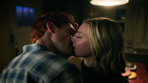 Riverdale 06×12 Archie and Betty hot kissing scene - YouTube